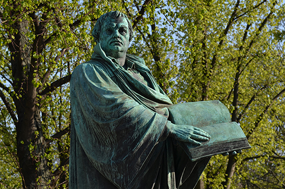 Denkmal des Reformators Martin Luther am Neuen Markt in Berlin Mitte